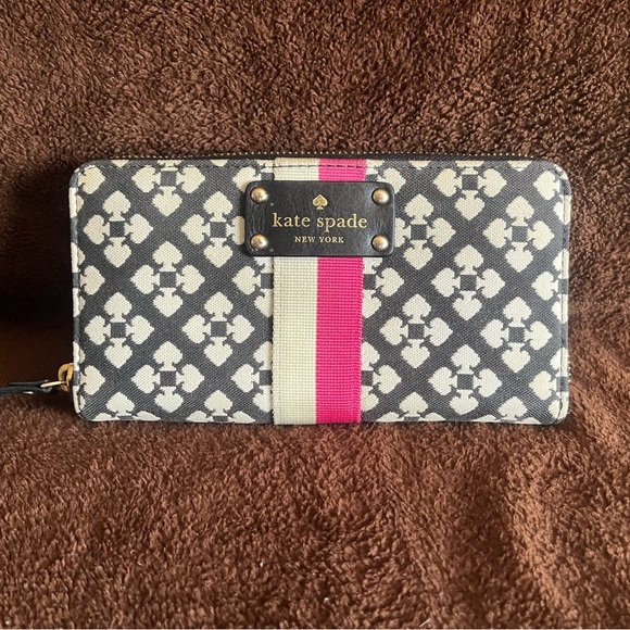 kate spade Handbags - Kate Spade Vintage Neda Zip-Around Continental Wallet